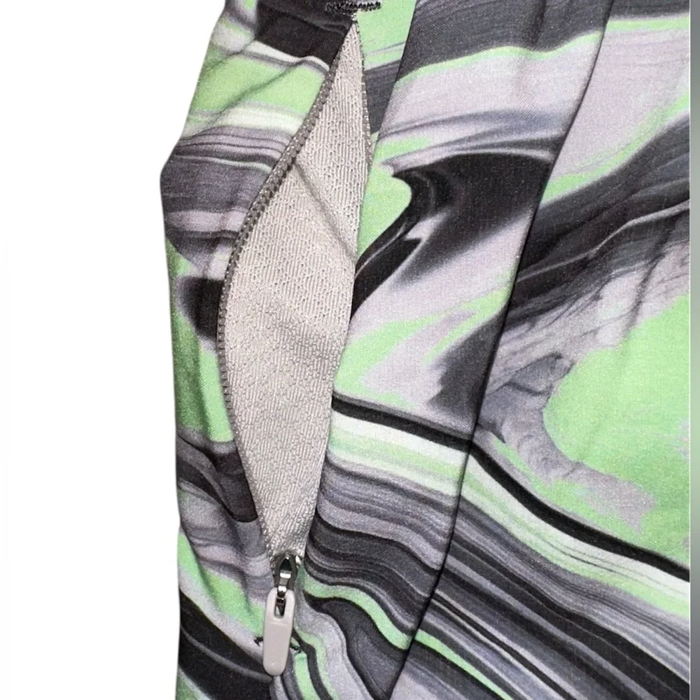 Lululemon Hotty Hot High-Rise Short
4" *Special Edition NWOT Size4 - Picture 9 of 12